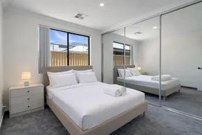 Spacious 4 bed home with open plan living - Image 2