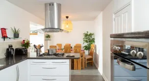 Tranquil Coastal Getaway Home - Image 5