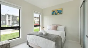 Austral Spacious large 5 br home with Central AC - Image 2
