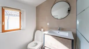 Appartement moderne à L'Isle-sur-la-Sorgue, 50 m² avec parking. - Image 2