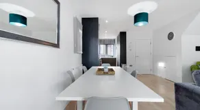 Modern 4 Bedroom House With Parking in Farnham Royal, Slough By 360stays - Image 3