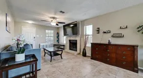 Modern Family Home, Close to Typhoon Texas and Tesla Gigafactory - Image 2