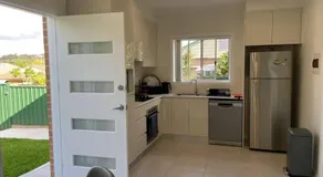 Cosy Sunlit Home Away from Home - Image 5
