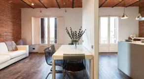 AB Paral·lel Spacious Apartments - Image 2