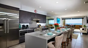 Water Front Spectacular Ocean View Large Balcony AC Pet Friendly - Image 3