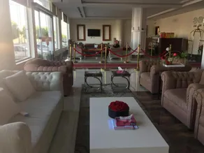 Quiet Rooms 2 Serviced Apartments - Image 3
