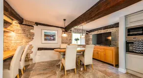 Spacious, luxury town centre Granary conversion - Image 3