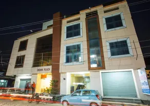 Hotel Crown Plaza - Image 3