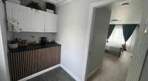 Private Entrance En-suite - Image 4