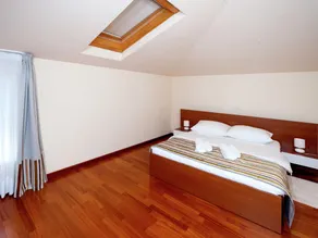 Modern and tastefully furnished one bedroom apartment with common pool - Image 3