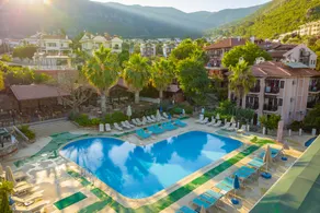 Club Pink Palace Hotel - Image 2