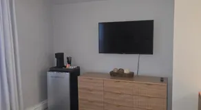 Cozy Room in Revere near Beachmont Blue Line Station - Image 2