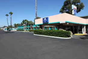 Best Inn & Suites - Image 4