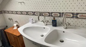 Gemütliches Zimmer mit großem Bad - Image 4