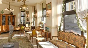 Royal Hotel - Image 3