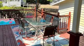 Spacious 5 Bedroom Home Near Downtown with Free Parking WiFi and Deck - Image 5