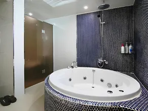 MW Hotel - Image 2