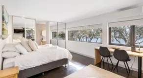 Beachfront Studio with Breathtaking Views - Image 2