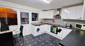 Brixton/Oval House - Image 4