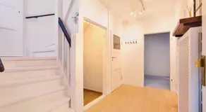 Bedroom with free parking - Image 3