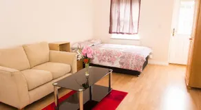 QUEEN GUEST HOUSE - Image 5
