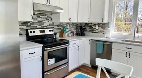 Newly Renovated Carriage House Near Town & Beaches - Image 5