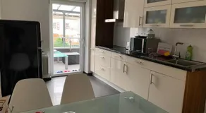 Preiswertes stilvolles Zimmer im privaten Haus mit großem schönem modernem Gemeinschaft Badenzimmer - Image 3