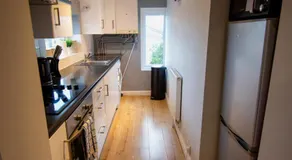 George Street Apartment - Image 5