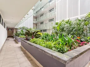 Coastal 2-Bed Apartment near Beach - Image 4