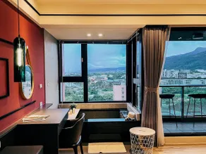 RED宜蘭頭城溫泉夜景房-紅調美學設計/有陽台景觀,大雙人床,溫泉湯池(頂樓付費無邊際泳池) - Image 4