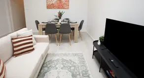 Modern 3BR Glebe Terrace with Courtyard - Walk Fish Market & Cafés - Image 4