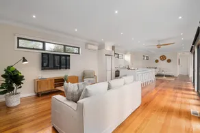 Luxurious 3-bed Home With Outdoor Spa - Image 4