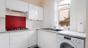 2 Bed Property, sleeps 5, free parking, near city centre - Image 5