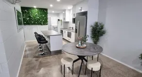 Modern Stylish Apartment - Image 4