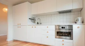 Modern Self Contained Unit Views Parking and WiFi - Image 5