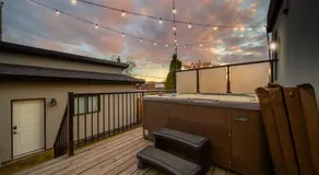 Bright Modern Home - King Bed - Free Parking - Fireplace - Fast Wi-Fi - Free Netflix - Image 5