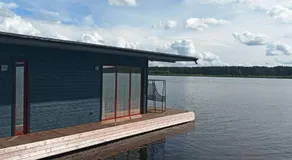 StagHorn floating river house - Image 4