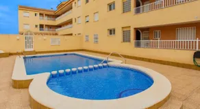 Charmant appartement avec piscine, terrasse et jardin | Vue ville | Parfait pour le travail à distance - Image 3