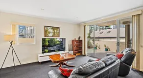 Stylish Escape Free Parking for 2 Walk to CBD - Image 1