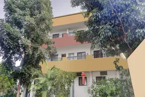 SPOT ON 76962 Shree Trimurti Inn - Image 5