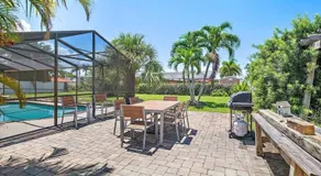 Tropical 3BD 2BTH Poolside Retreat Near Beaches - Image 5