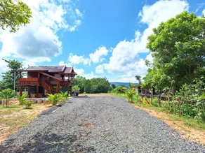 วิวอ่างเก็บน้ำอยู่หน้าบ้าน ข้างหลังบ้านวิวภูเขา - Image 1