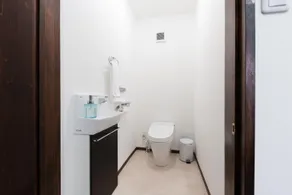 Guest House Discovery Ship - Image 5