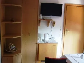 Double room, shower, toilet, balcony - Image 2