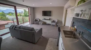 Red Tussock Motel - Image 2
