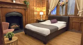Traditional Victorian West End Apartment - Image 2