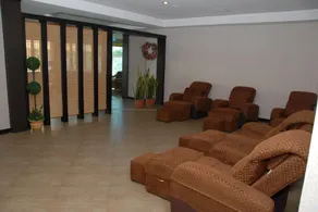 Queen Hotel - Image 3
