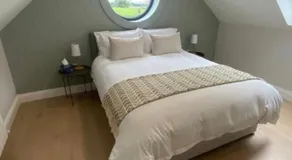 Beyren House Guest Suite - Image 2