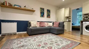 2 bed Elegant Flat in Stansted with parking - Image 2