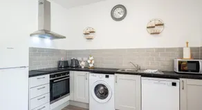 Kings Apartment 1 390 - Image 5